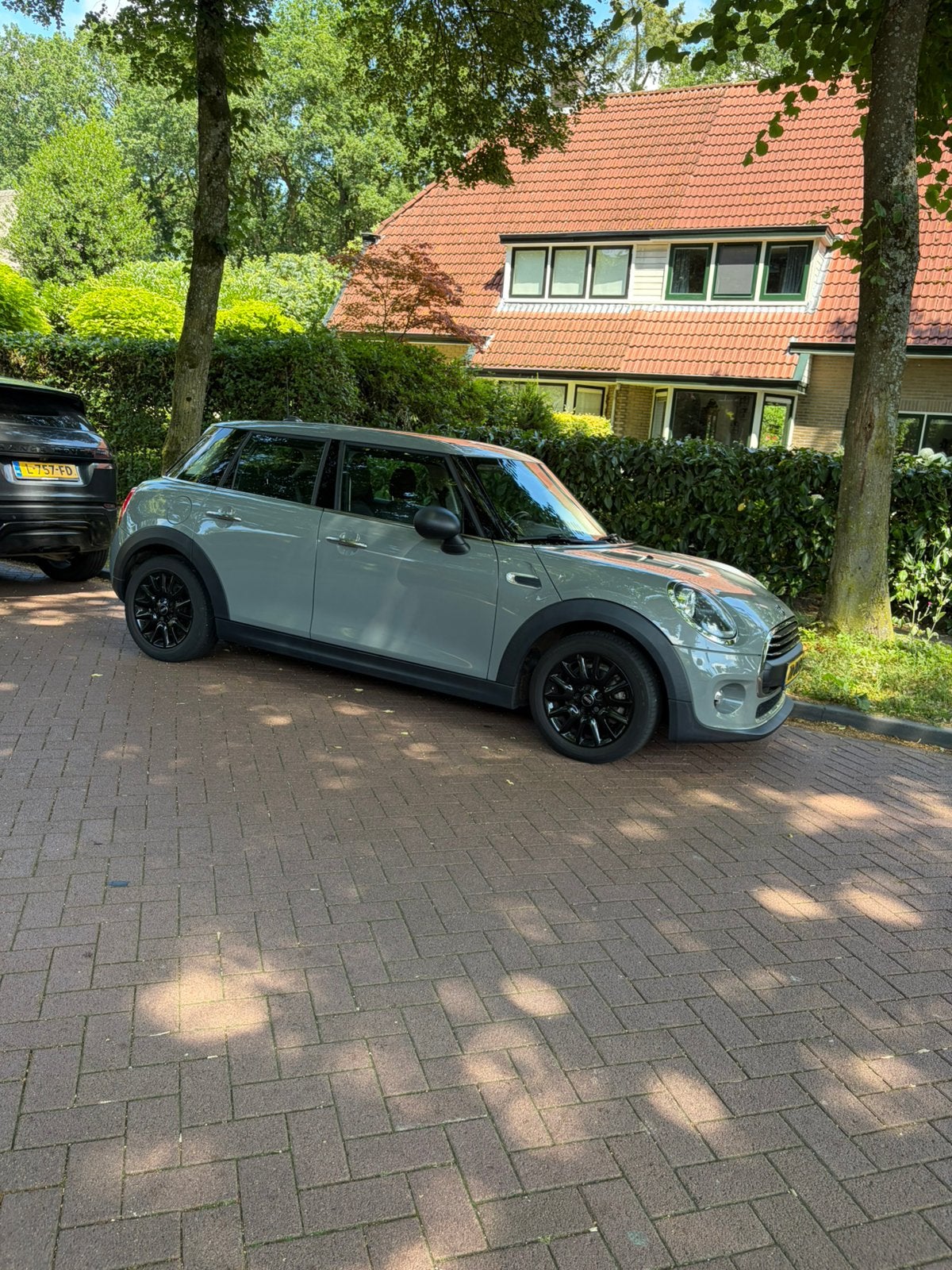 MINI One 1.5 5-deurs 2019 | Moonwalk Grey Dealer onderhouden, Auto's, Mini, Voorwielaandrijving, Stof, 1175 kg, Handgeschakeld