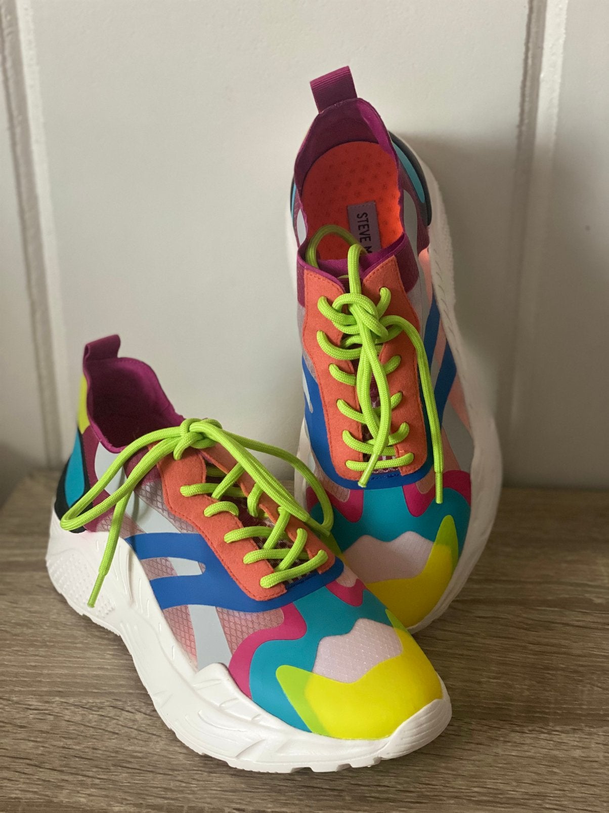 Steve Madden Limited Edition - Ashen neon sneakers maat:40, Kleding | Dames, Schoenen, Overige kleuren, Nieuw, Ophalen of Verzenden