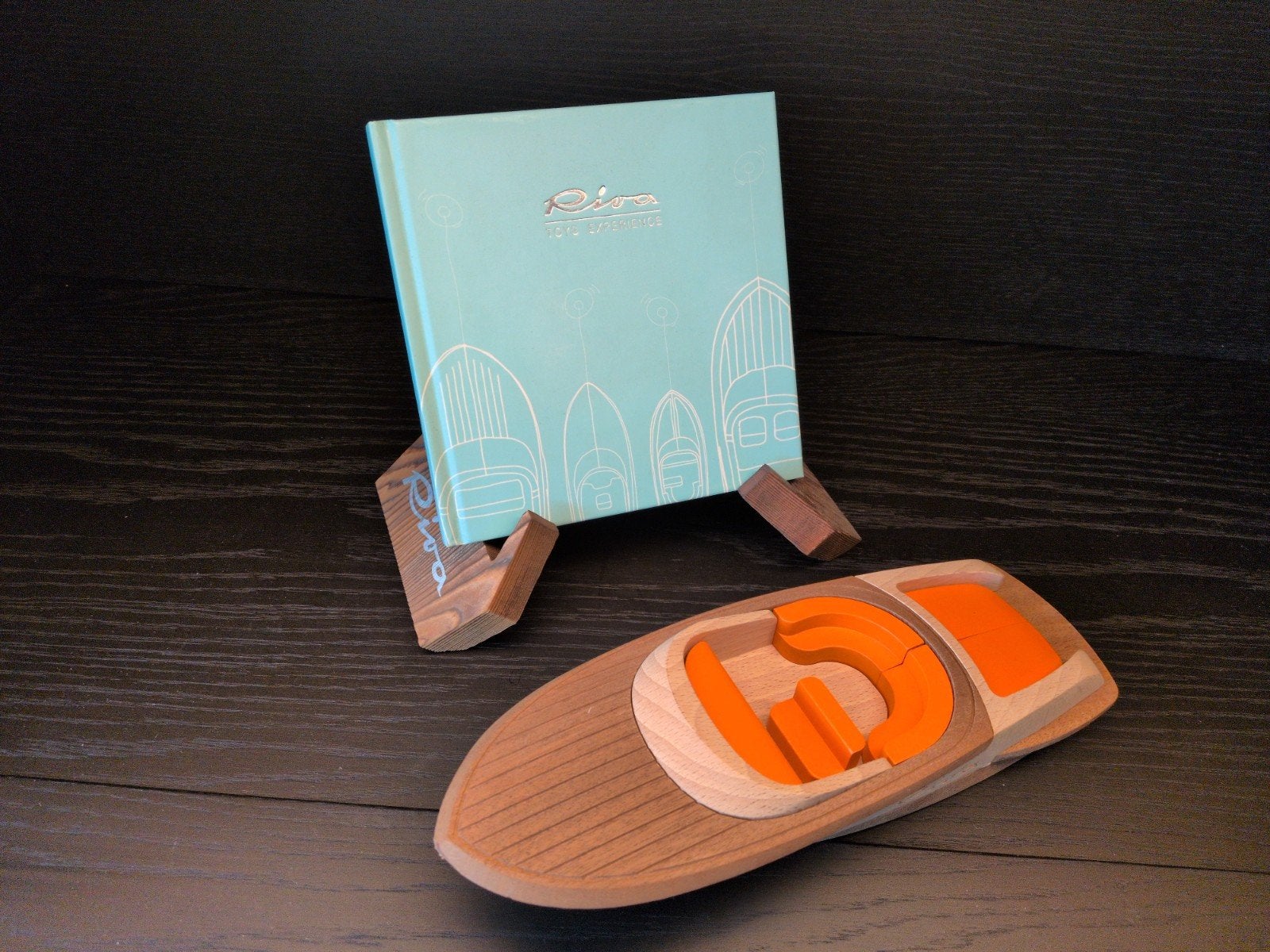 Riva Toys Experience houten boot met boekje, Overige merken, Ophalen of Verzenden, Zo goed als nieuw, Groter dan 1:32