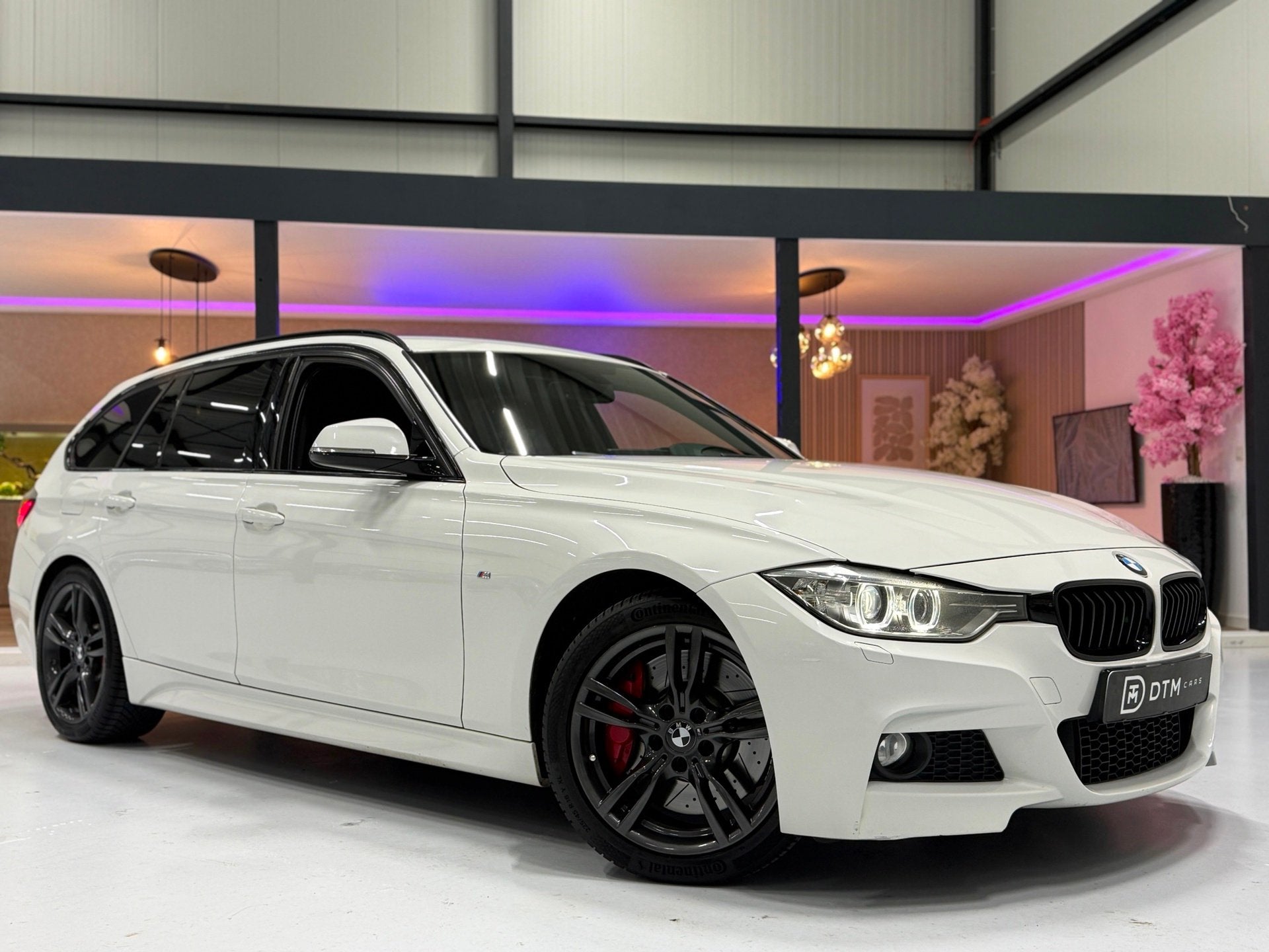 BMW 3-serie Touring 316i M Pakket High Executive | Trekhaak, Auto's, Dealer onderhouden, Gebruikt, 4 cilinders, Wit