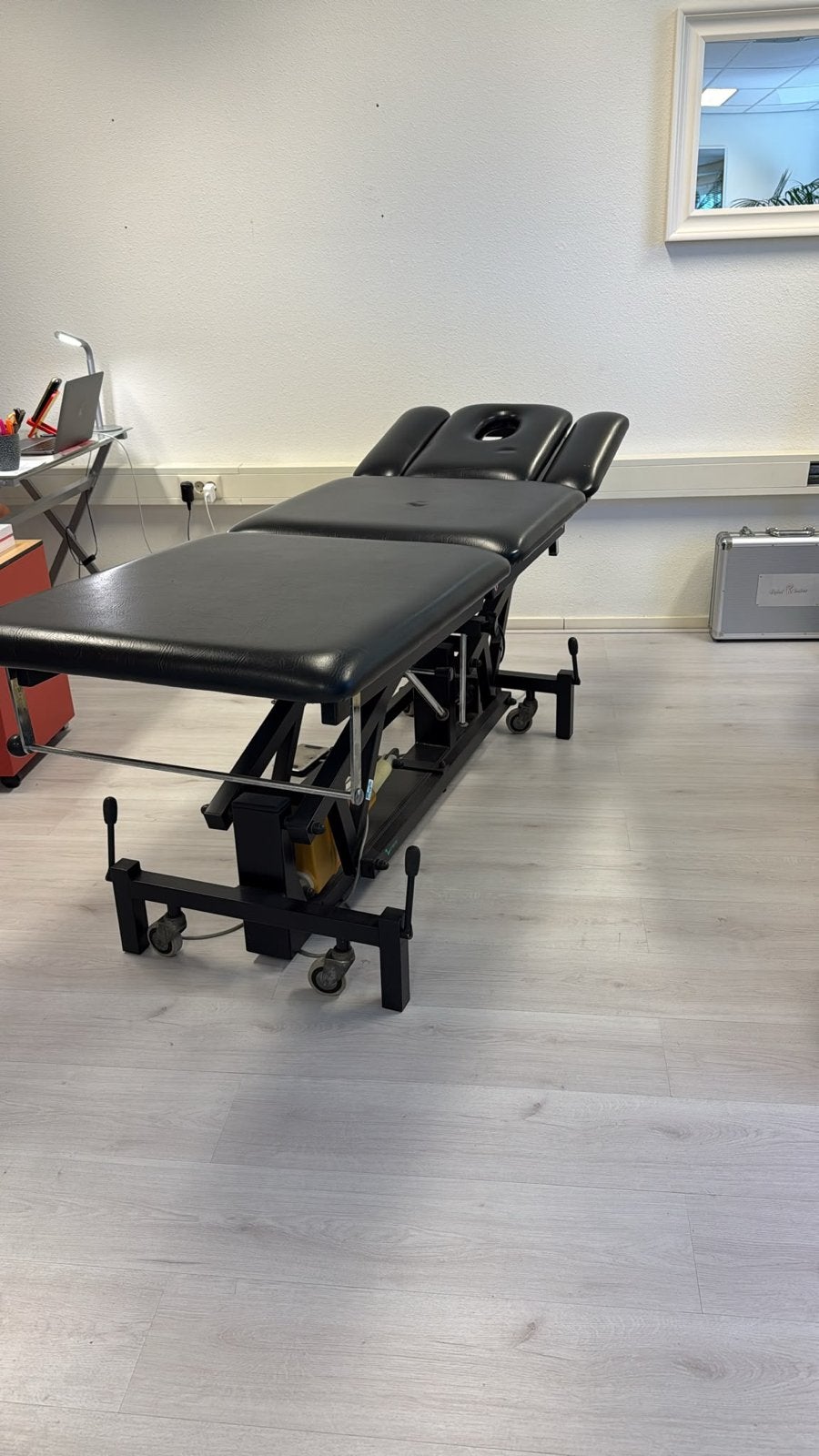 Massage tafel electrisch in hoogte te verstellen, Ophalen