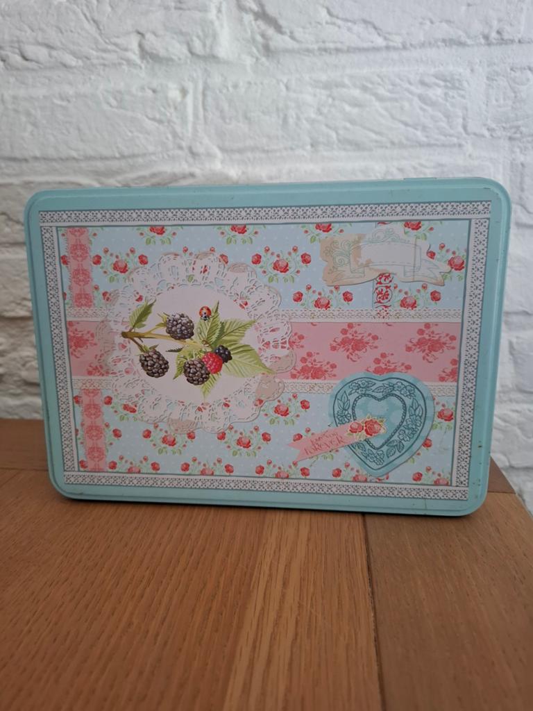 Zgan decoratief bewaarblik. Trommel. Blauw/roze. 24x16x8 cm., Verzamelen, Ophalen of Verzenden, Zo goed als nieuw