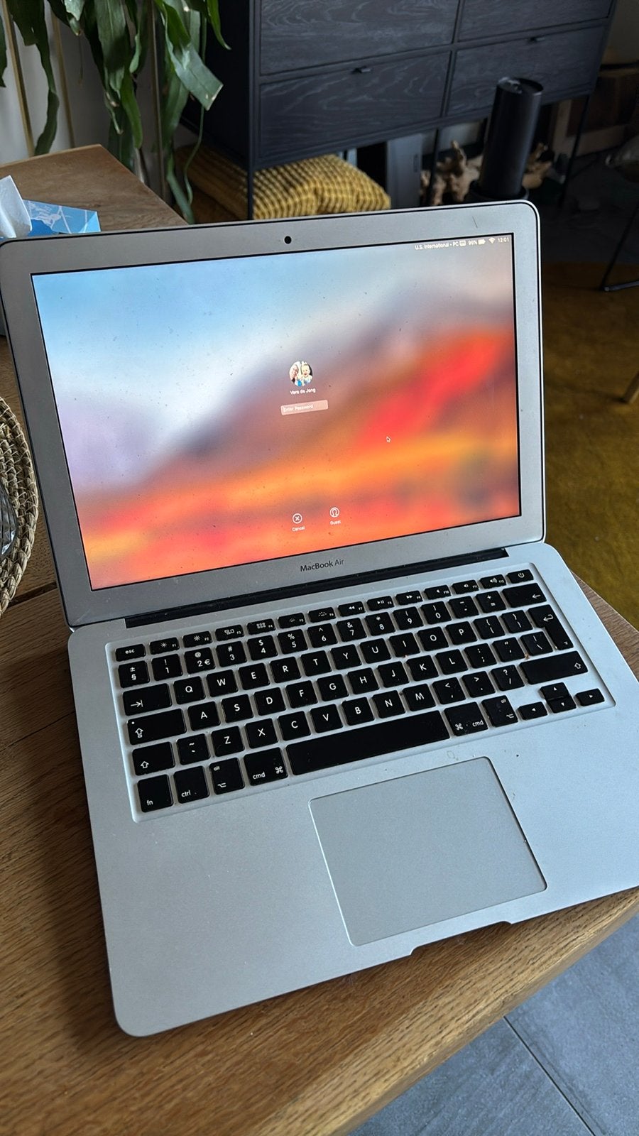 MacBook Air - Goed onderhouden en klaar voor gebruik, Gebruikt, Qwerty, 13 inch, Minder dan 2 Ghz