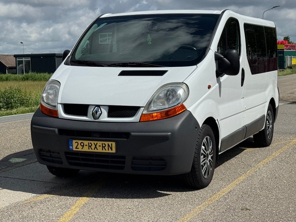 Renault Trafic 2.0 16V Benzine 9 Persoons 2005 Wit, Auto's, Voorwielaandrijving, 1998 cc, Stof, 1750 kg