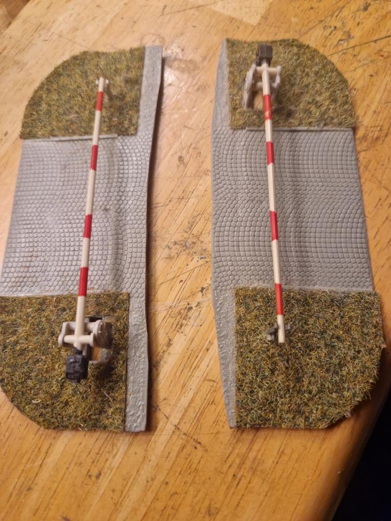 Spoorwegovergang met slagbomen - Modelspoorbaan accessoire, Overige merken, Gebruikt, Gelijkstroom of Wisselstroom, Overige typen