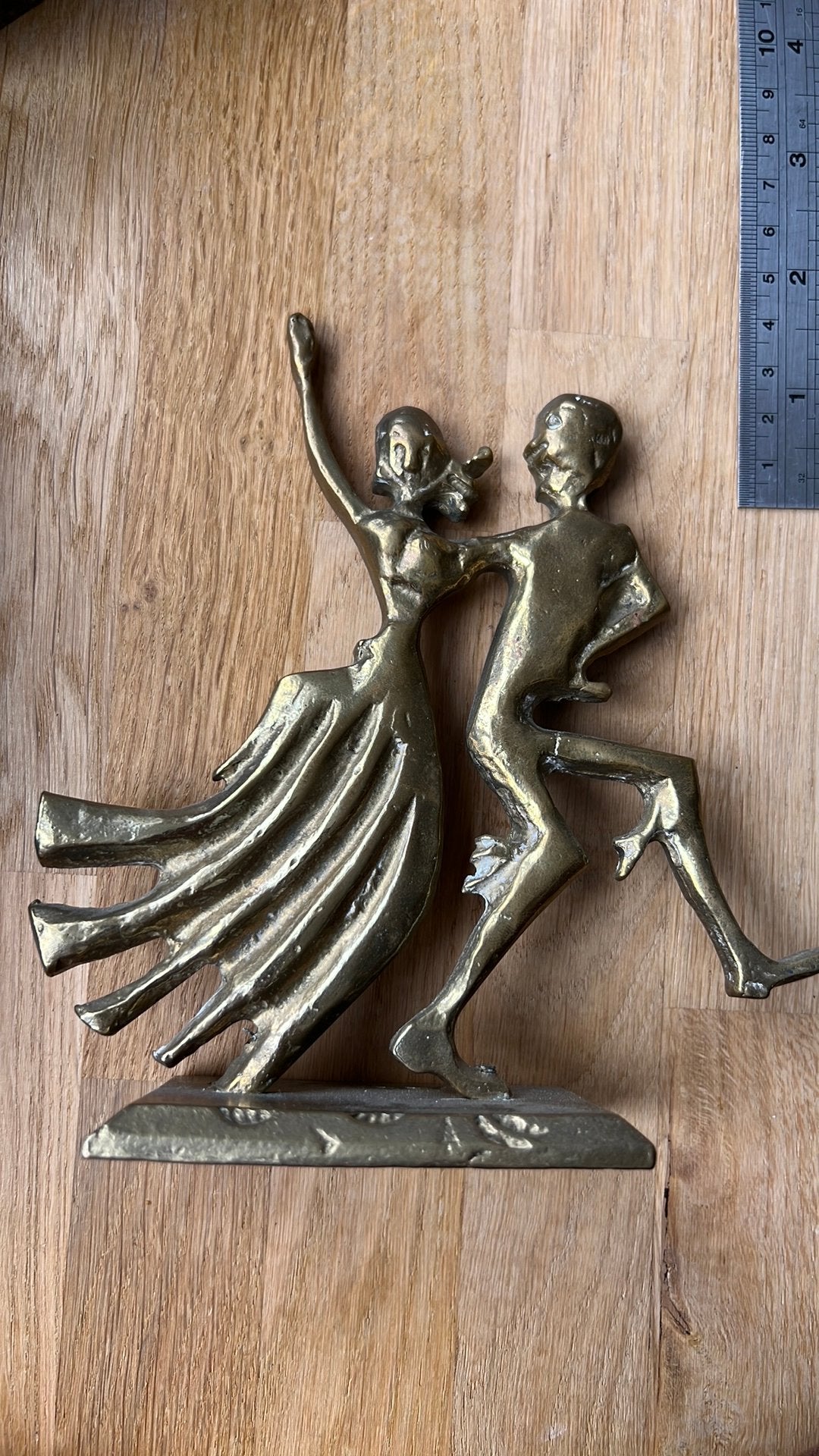Dansende paar beeldje, Ophalen