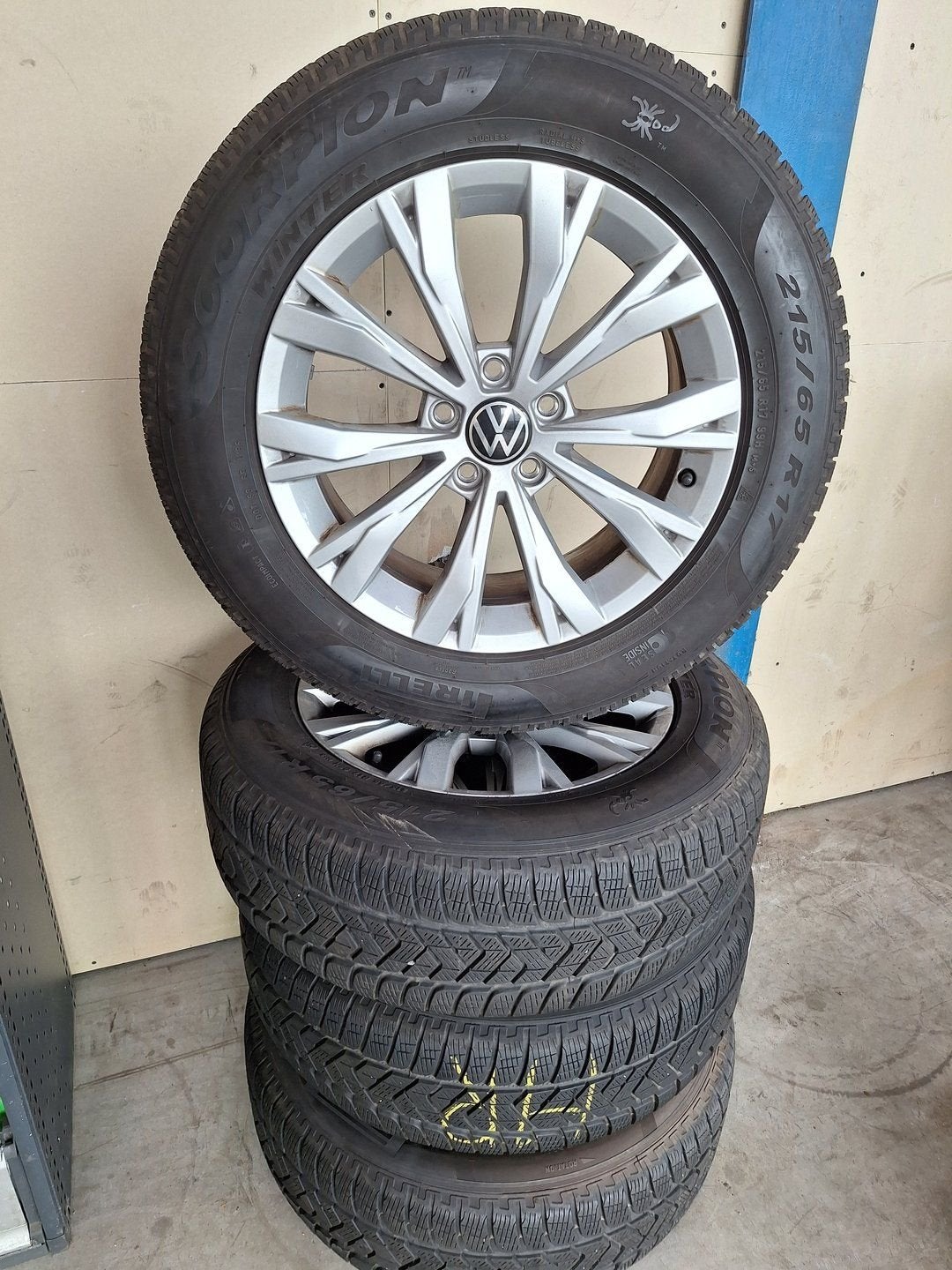 Volkswagen Tiguan Winterset 17 Origineel, Ophalen, -, -, Banden en Velgen
