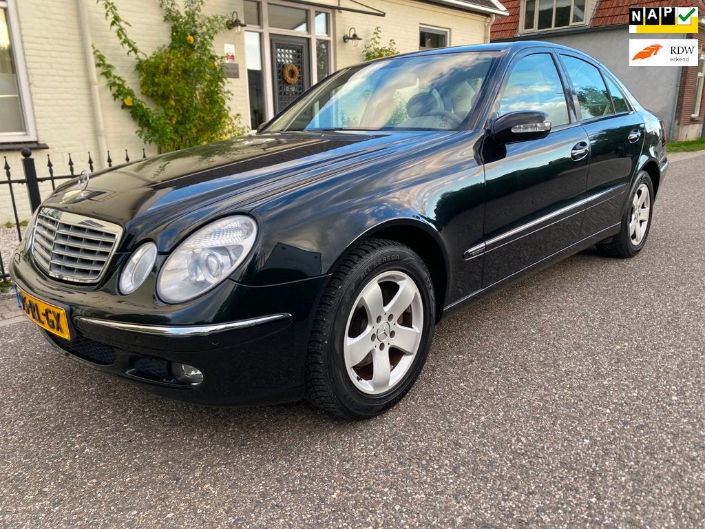 Mercedes-Benz E-klasse 240 Elegance automaat,trekhaak,NAP., Auto's, Automaat, Gebruikt, Beige, 2597 cc