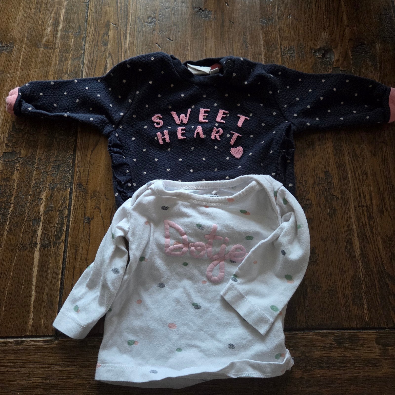Set van 2 baby shirts: 'Sweet Heart' en stippen, Kinderen en Baby's, Babykleding | Overige, Ophalen of Verzenden, Gebruikt, Onbekend
