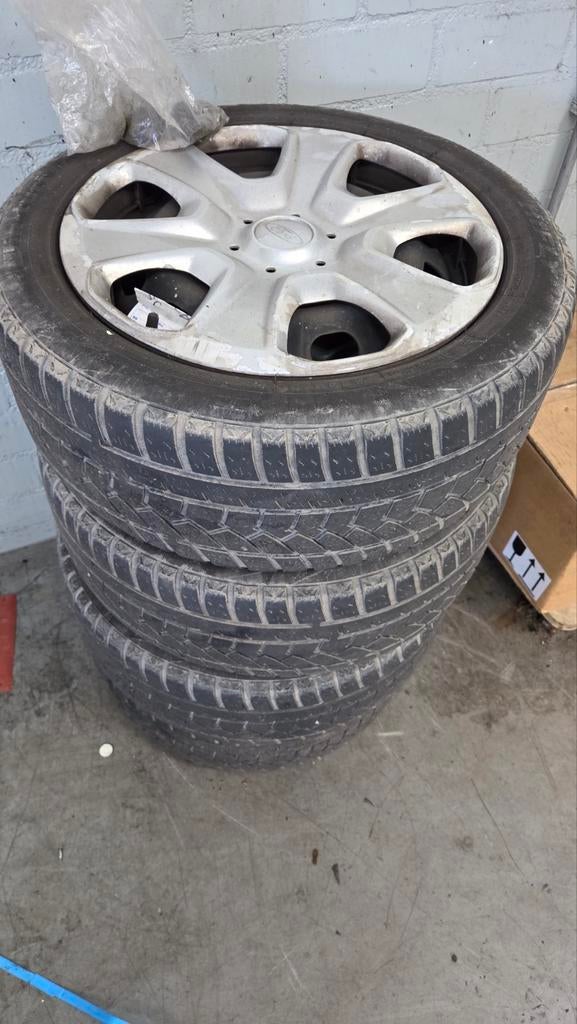 Winterbanden plus velgen ford fiesta onder 4mm, Ophalen of Verzenden, Gebruikt