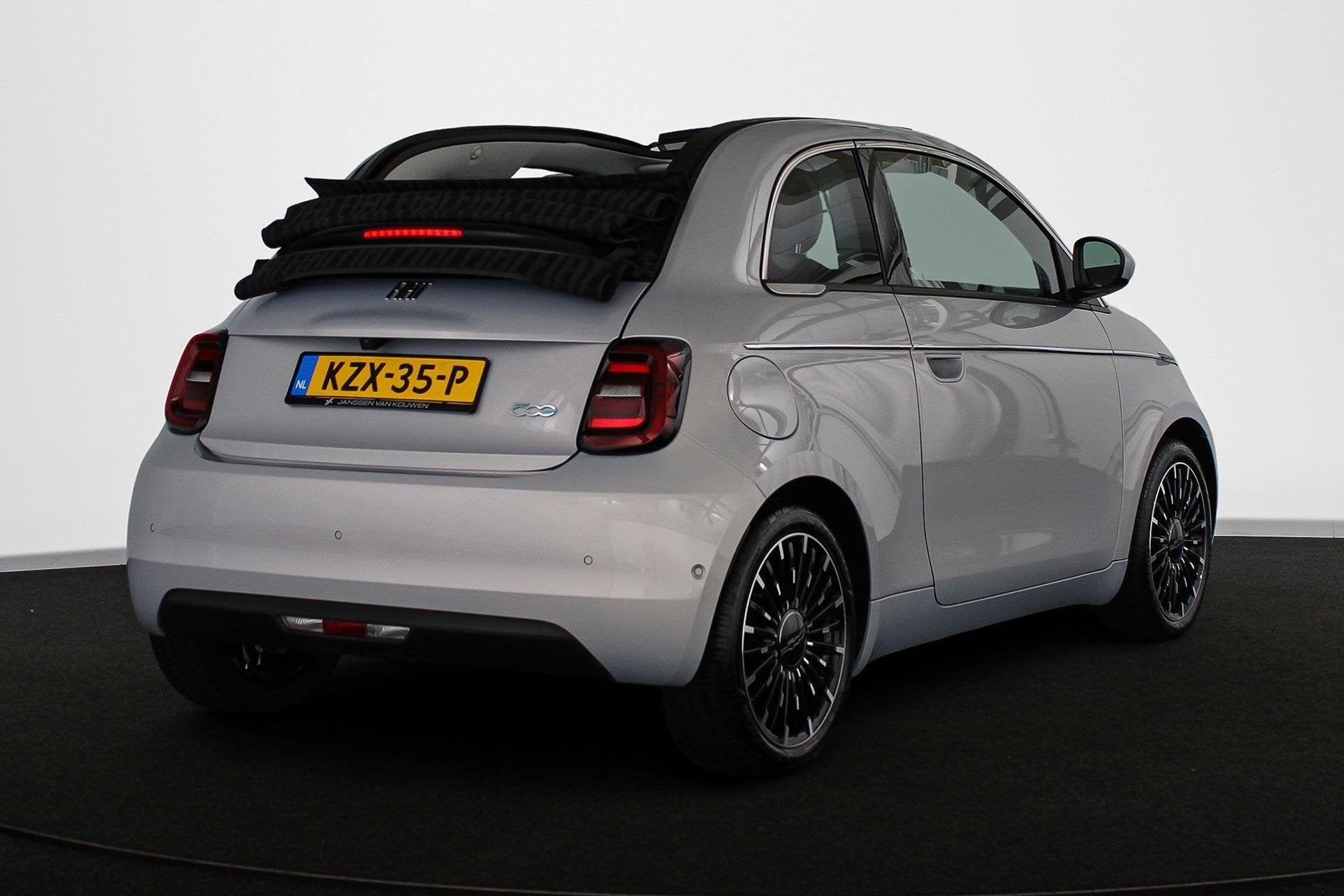 Fiat 500 C La Prima 42 kWh Cabrio Leder Stoelverwarming JBL, Auto's, Gebruikt, Cabriolet, Verwarmde buitenspiegels, 299 km
