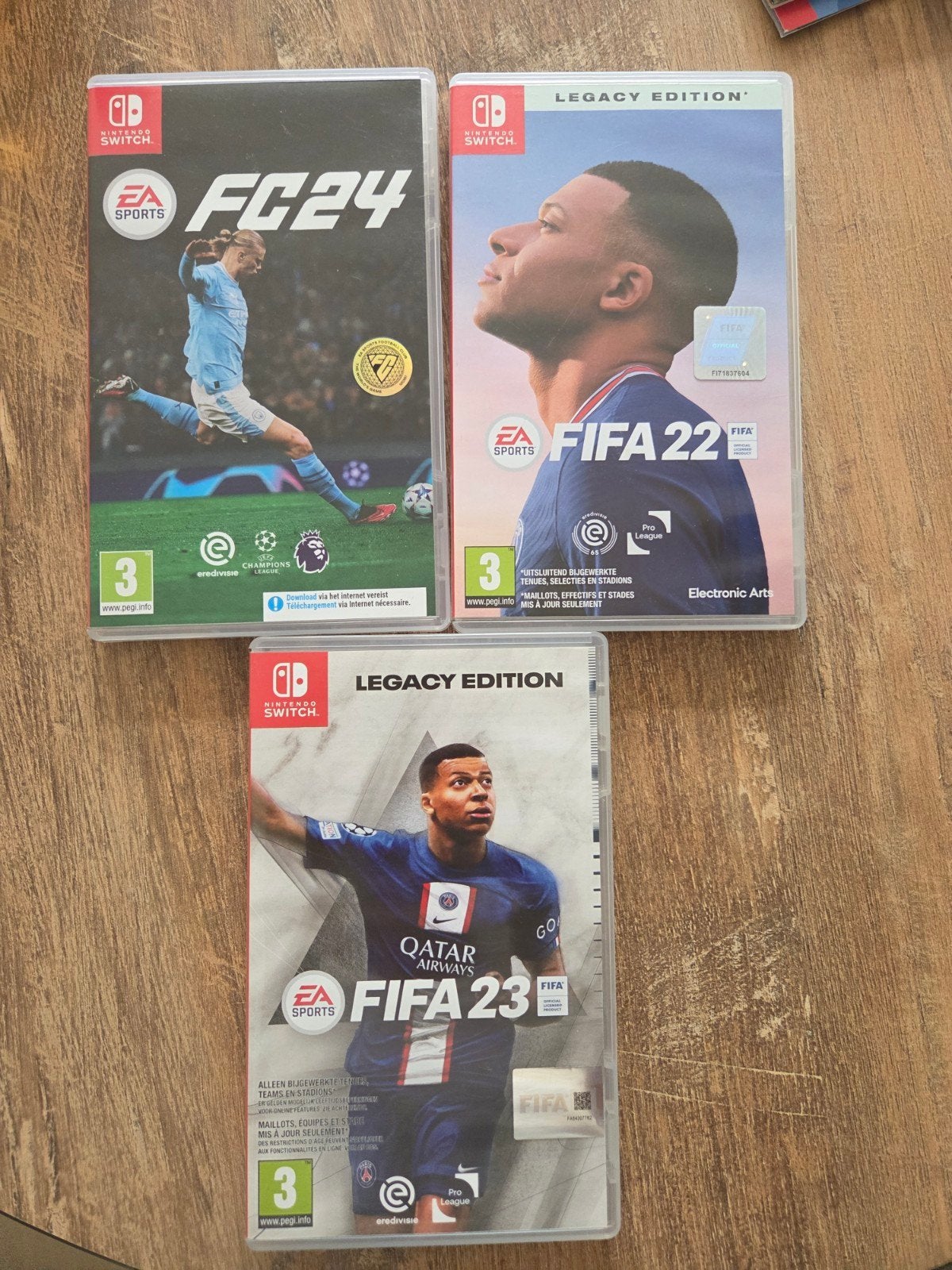FC24, FIFA 22 & FIFA 23 voor Nintendo Switch (3 games), Ophalen of Verzenden, Zo goed als nieuw, Eén computer, Sport
