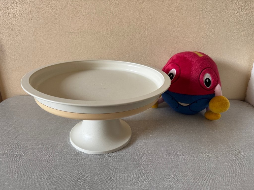 NIEUWSTAAT carrousel op voet draaiplateau van TUPPERWARE (2), Schaal, Stapelbaar, Geel, Ophalen of Verzenden
