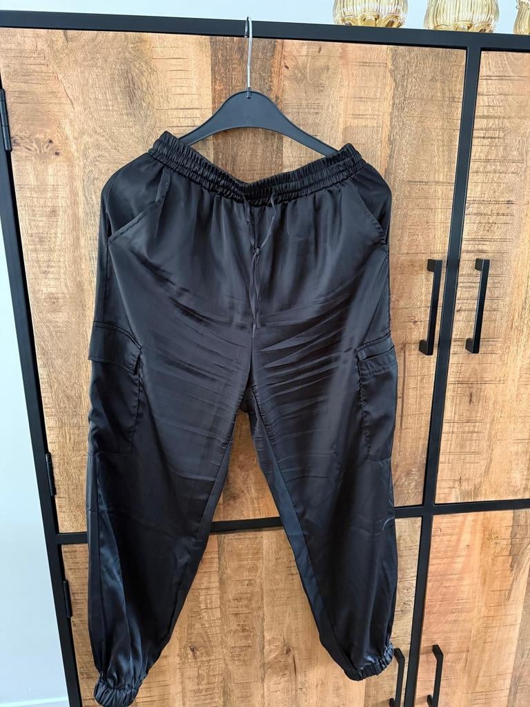 Dames Zwarte Broek Maat M, Maat 38/40 (M), Zwart, Ophalen of Verzenden, Zo goed als nieuw