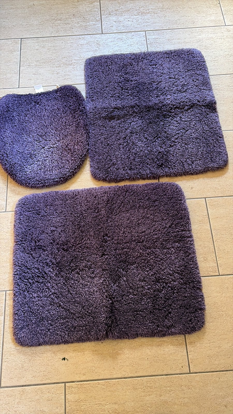 Badkamer set badmat 2x 66x56 kleine wolcke paars, Ophalen of Verzenden, Zo goed als nieuw, Paars, Badmat