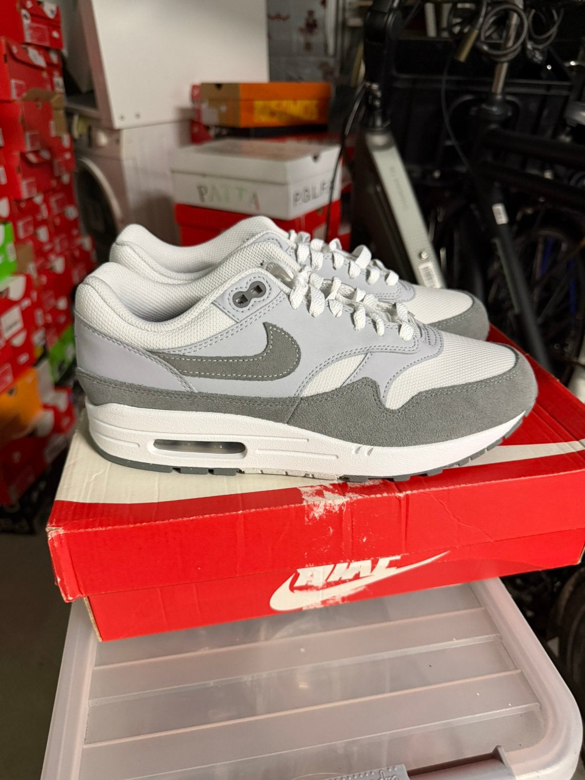 Nike Air Max 1 Wolf Grey 41, Verzenden, Zo goed als nieuw, Overige kleuren