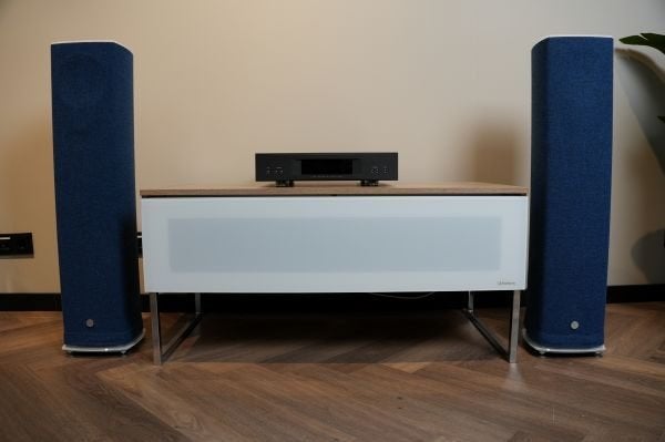 Linn 520 Exakt speakers, witte glasplaten, diverse covers, Vloerstaande luidspreker, Zo goed als nieuw, Ophalen, 150 watt of meer