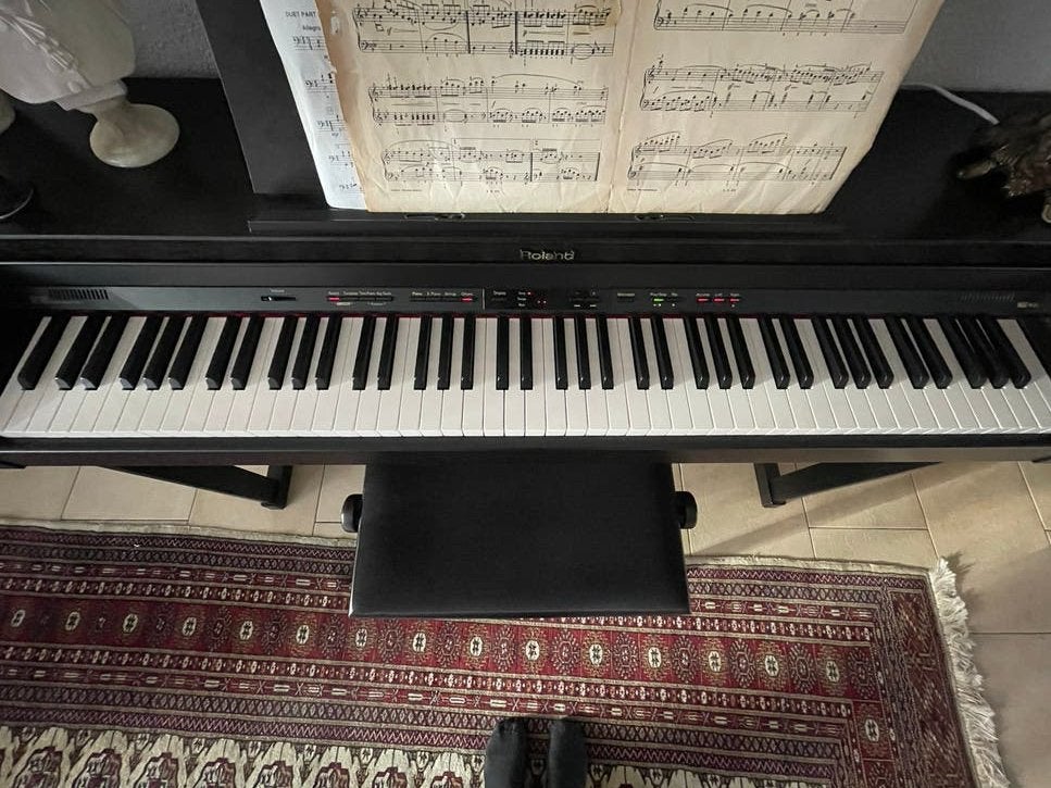 Foto 2 van Roland HP302 Digitaal Piano - in uitstekende staat