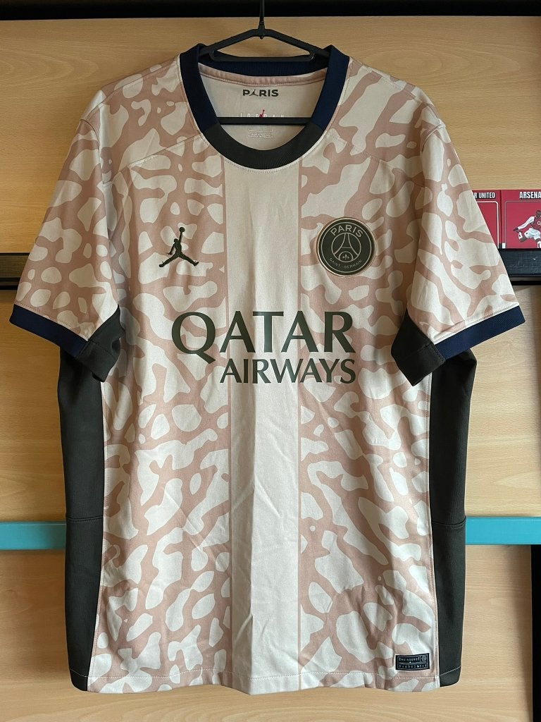 PSG Jordan Voetbalshirt Maat L 23/24 Fourth, Kleding | Heren, Sportkleding, Maat 52/54 (L), Beige, Ophalen of Verzenden, Zo goed als nieuw