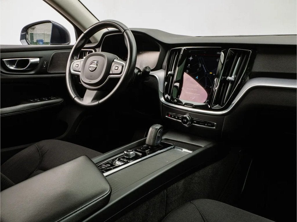 Volvo V60 2.0 B3 Business Pro € 20.940,00, Automaat, Stof, 4 cilinders, 1969 cc