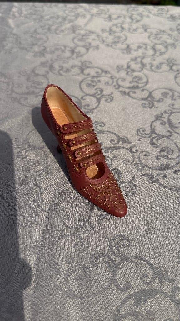 Just the Right Shoe – oudroze pump met goudaccenten, Verzamelen, Ophalen of Verzenden, Zo goed als nieuw
