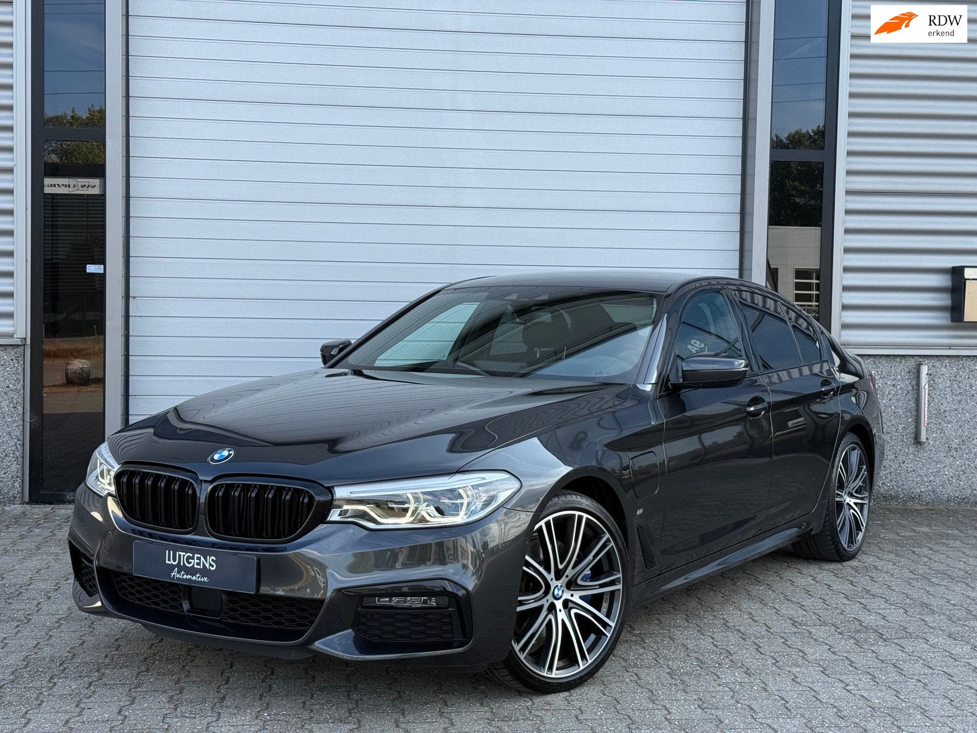 BMW 5-serie 530e M Pakket Head Up Harman Shadow, 1998 cc, Achterwielaandrijving, Gebruikt, Alcantara