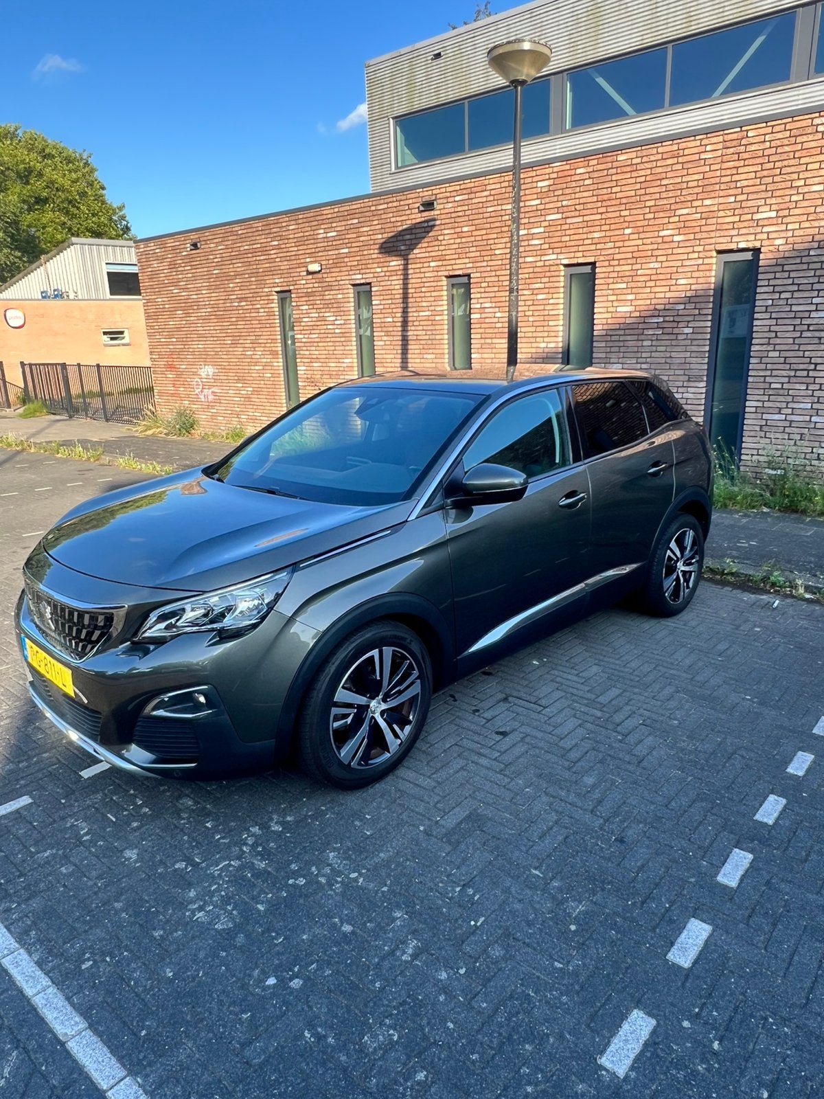 Peugeot 3008 1.2 Puretech 96KW/130PK Eat6 2017 Grijs, Zwart, 1199 cc, Leder en Stof, 1200 kg