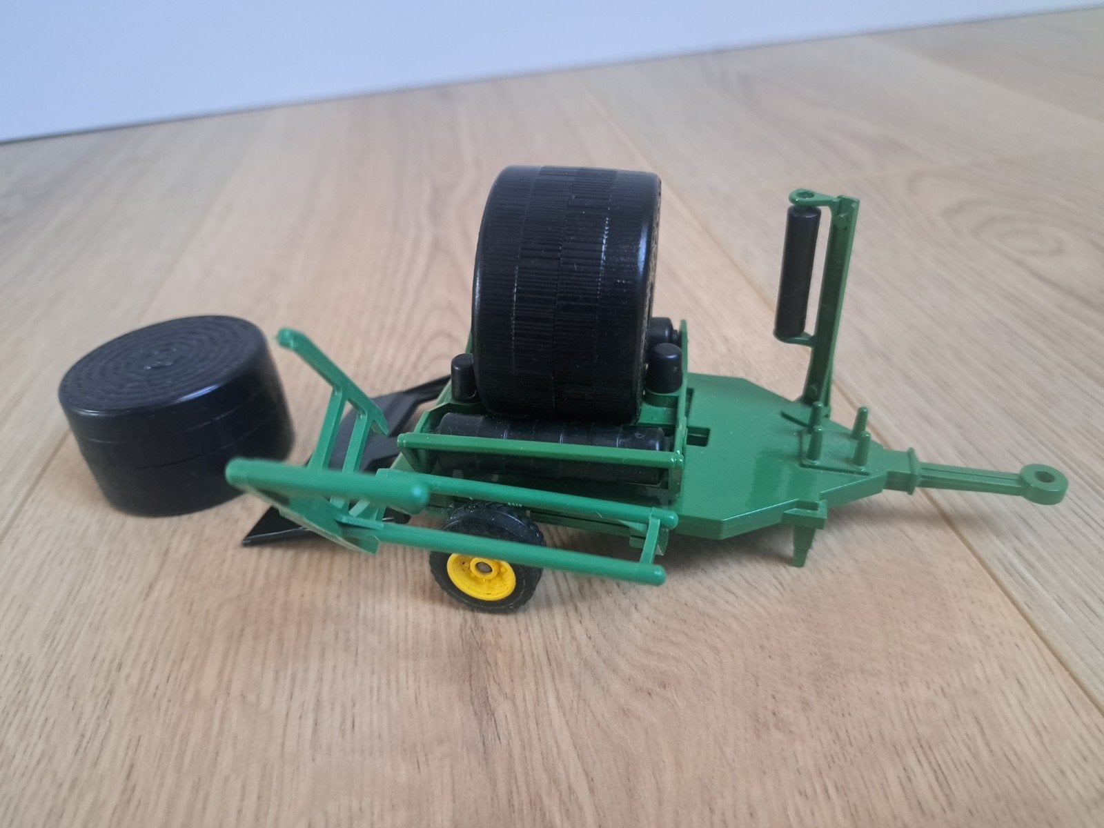 Siku 2266 Ronde balen wikkelaar 1:32 - in doos, Hobby en Vrije tijd, Overige merken, 1:32 tot 1:50, Overige typen, Nieuw