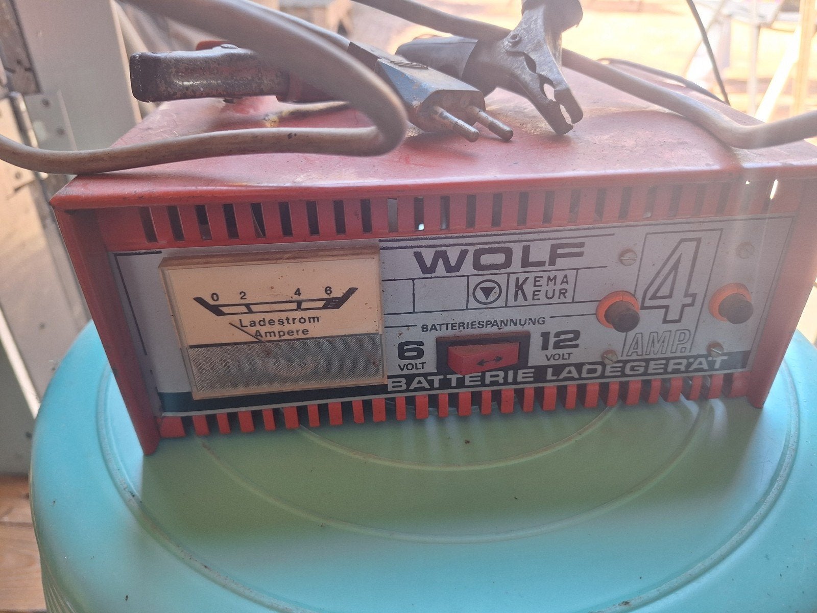 Acculader 12V 6A en Wolf acculader 6V/12V 4A, Ophalen