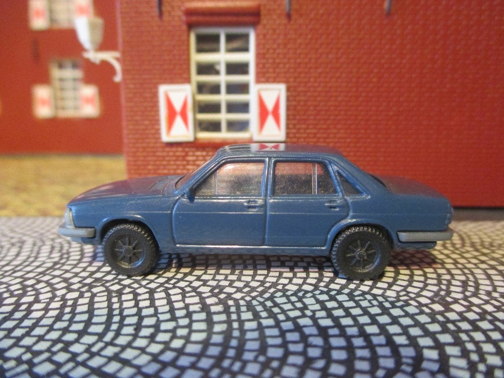Audi 100 C2 - Fleischmann blauw, Ophalen of Verzenden, Zo goed als nieuw, Auto, Overige merken