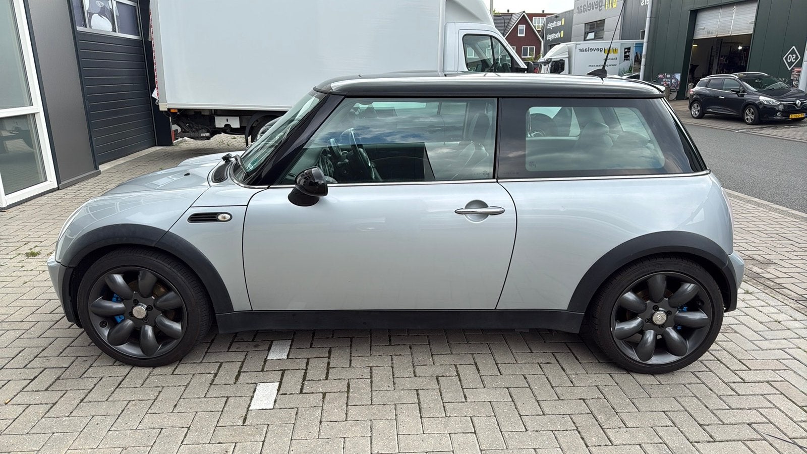 Mini 1.6 16V Cooper 2004 Grijs, Auto's, Mini, Voorwielaandrijving, 4 cilinders, 4 stoelen, 14 km/l