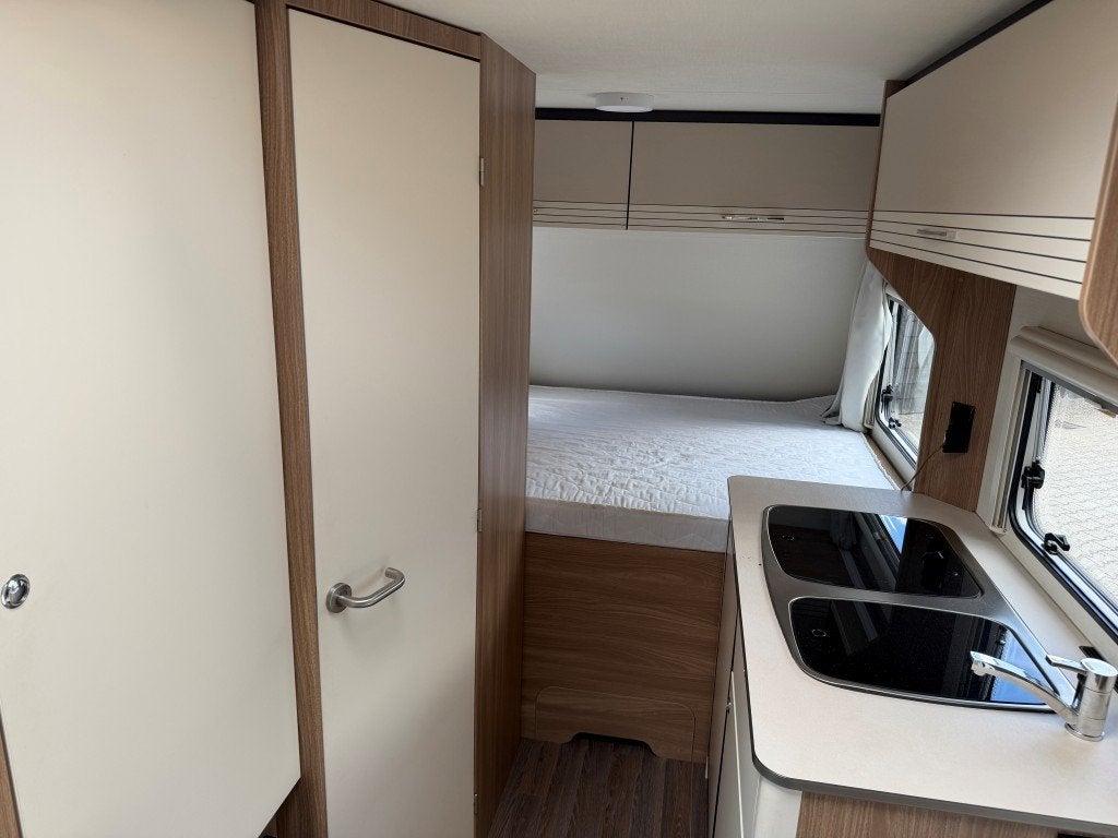 Foto 7 van BURSTNER Premio 430 TS '20 (Mover, Vastbed, 894kg)