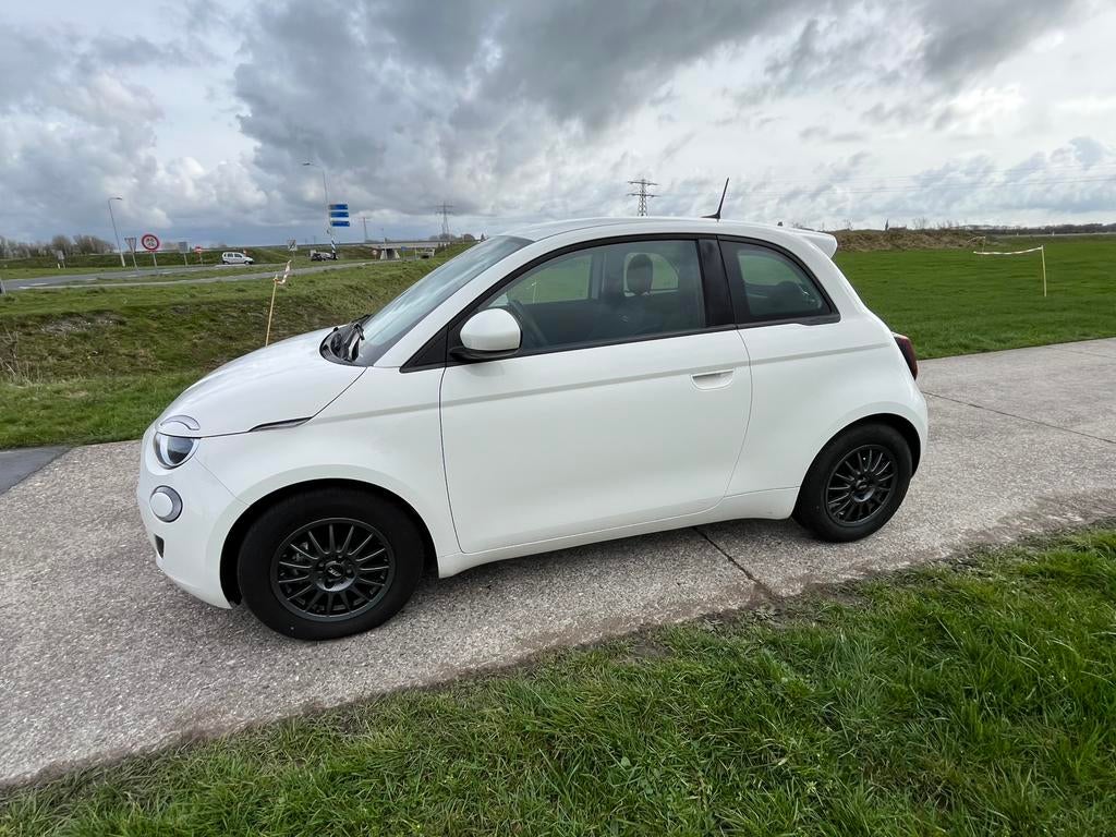 Fiat 500E 24kWh Automaat 2022 / 13.021 km / Nieuwstaat, Stof, Zwart, 95 pk, 43 €/maand