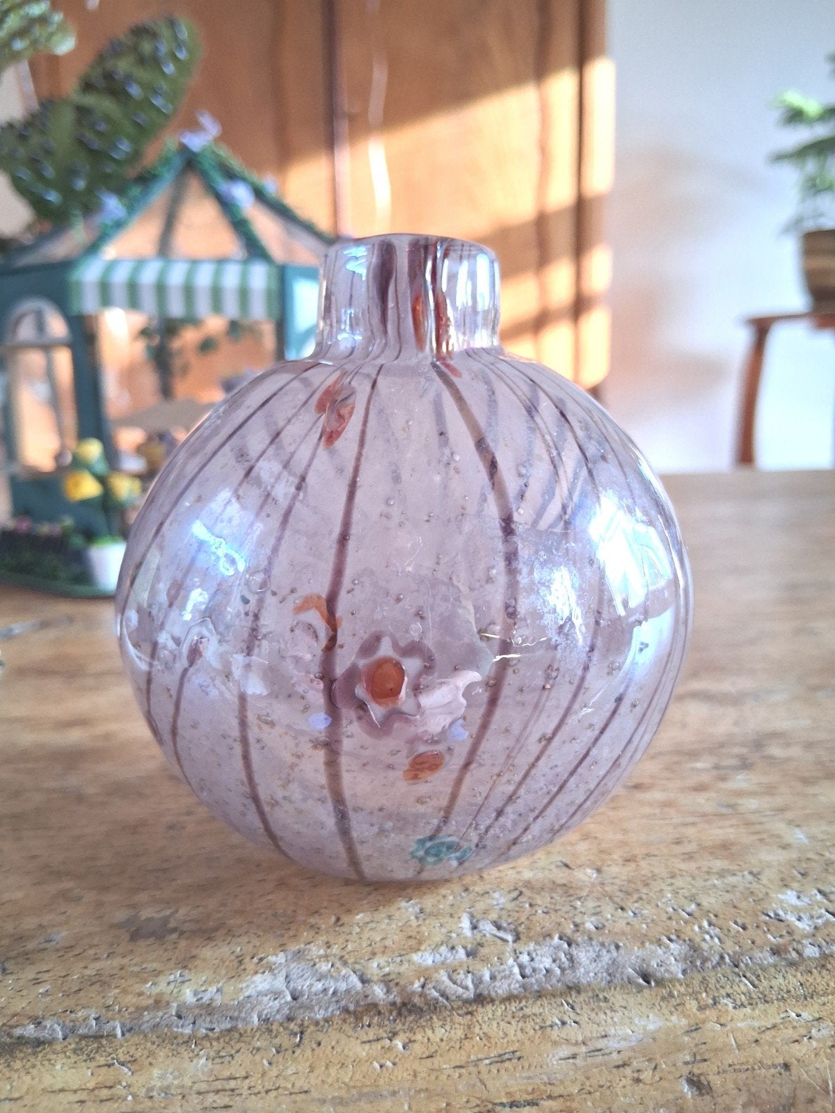 Des Pots roze vaasje.
12 cm hoog.
Verzendkosten 8.75 of opha, Huis en Inrichting, 12 cm, Ophalen of Verzenden, Roze, Glas