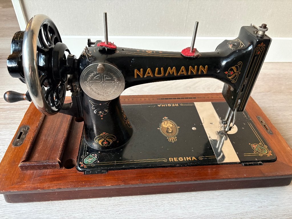 Antieke Naumann naaimachine met kast, Ophalen