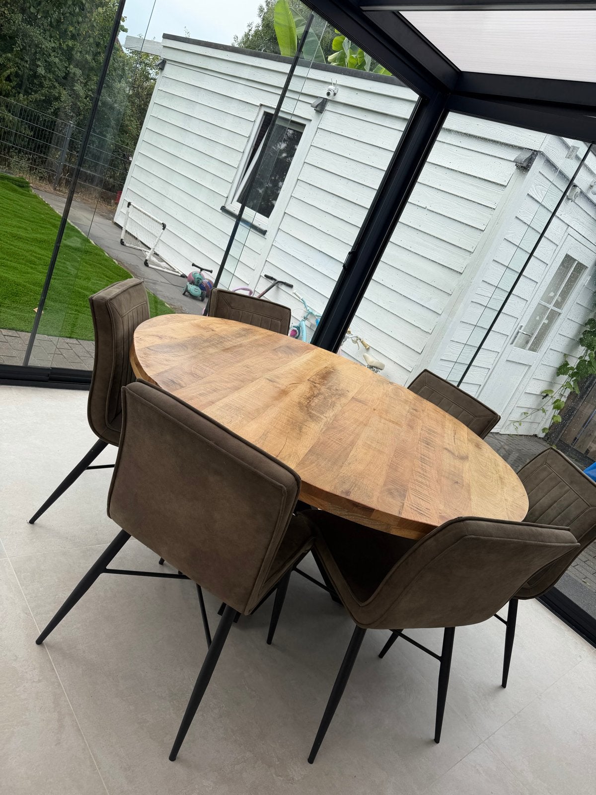 Ronde mango eettafel 150 cm met olijf groen 6 stoelen, Huis en Inrichting, Tafels | Eettafels, Ophalen, Gebruikt, 100 tot 150 cm