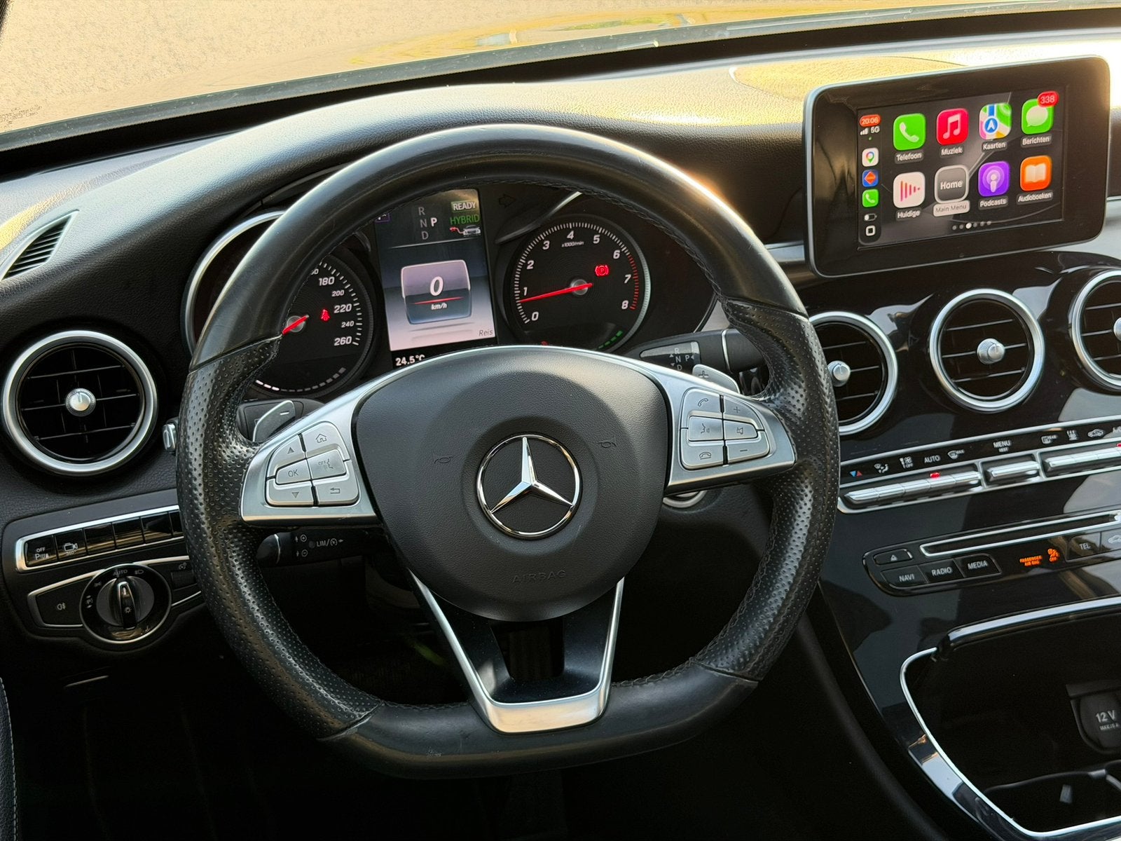 Foto 10 van Mercedes-Benz C350e 211PK | Pano | Burmester | 360 Camera