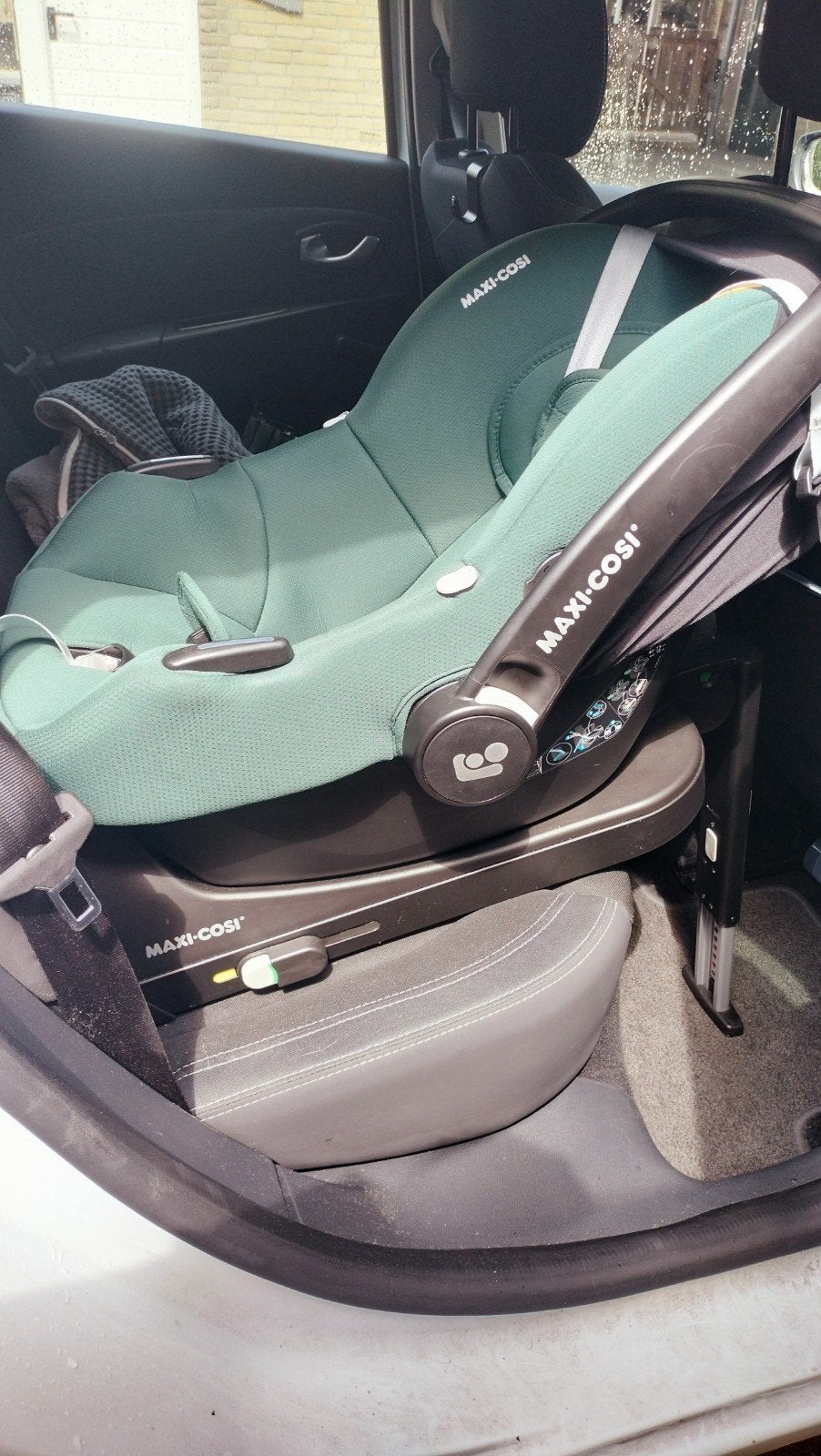 Maxi-Cosi CabrioFix i-Size autostoel met Isofix base, Ophalen, Zo goed als nieuw, Isofix, 0 t/m 13 kg