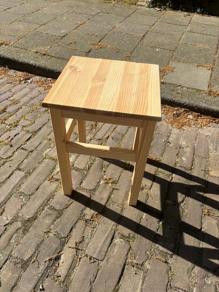 Planten tafeltje, 1 kruk, Ophalen, Zo goed als nieuw, 60 tot 90 cm
