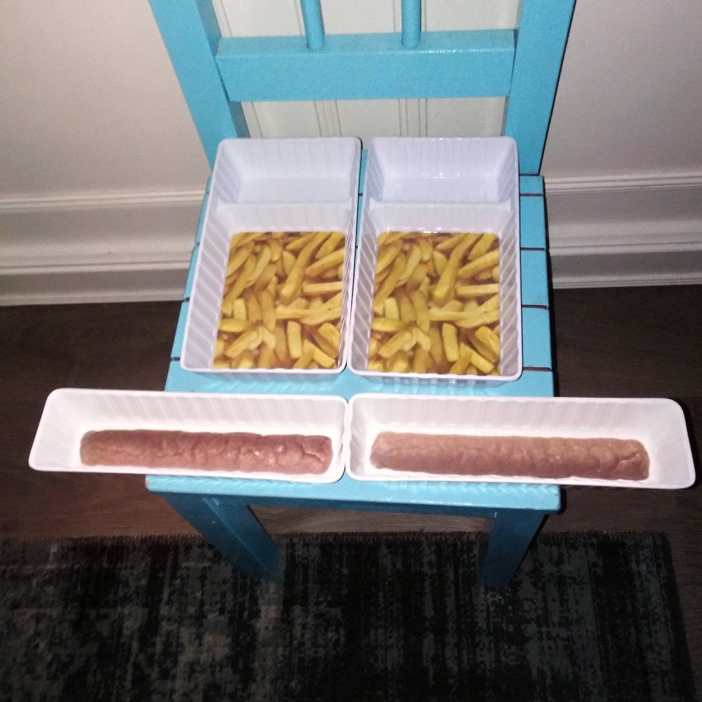 2 Patatbakjes met sausgedeelte 2 frikandelbakjes kunststof, Huis en Inrichting, Ophalen, Overige materialen, Gebruikt, Overige typen