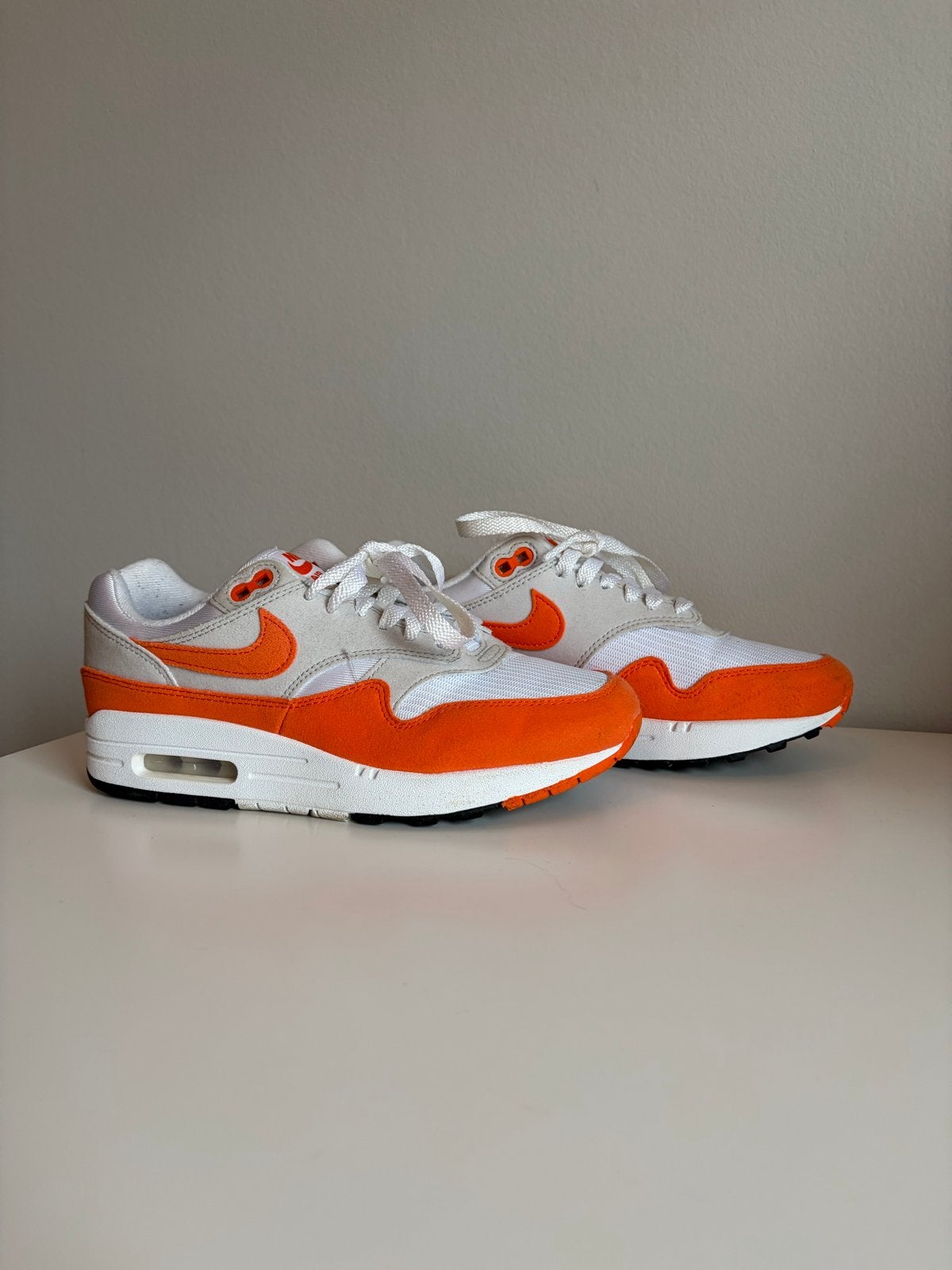 Nike Air Max 1 ‘87 in Saftey Orange - maat 38, Ophalen, Zo goed als nieuw, Oranje, Sneakers of Gympen