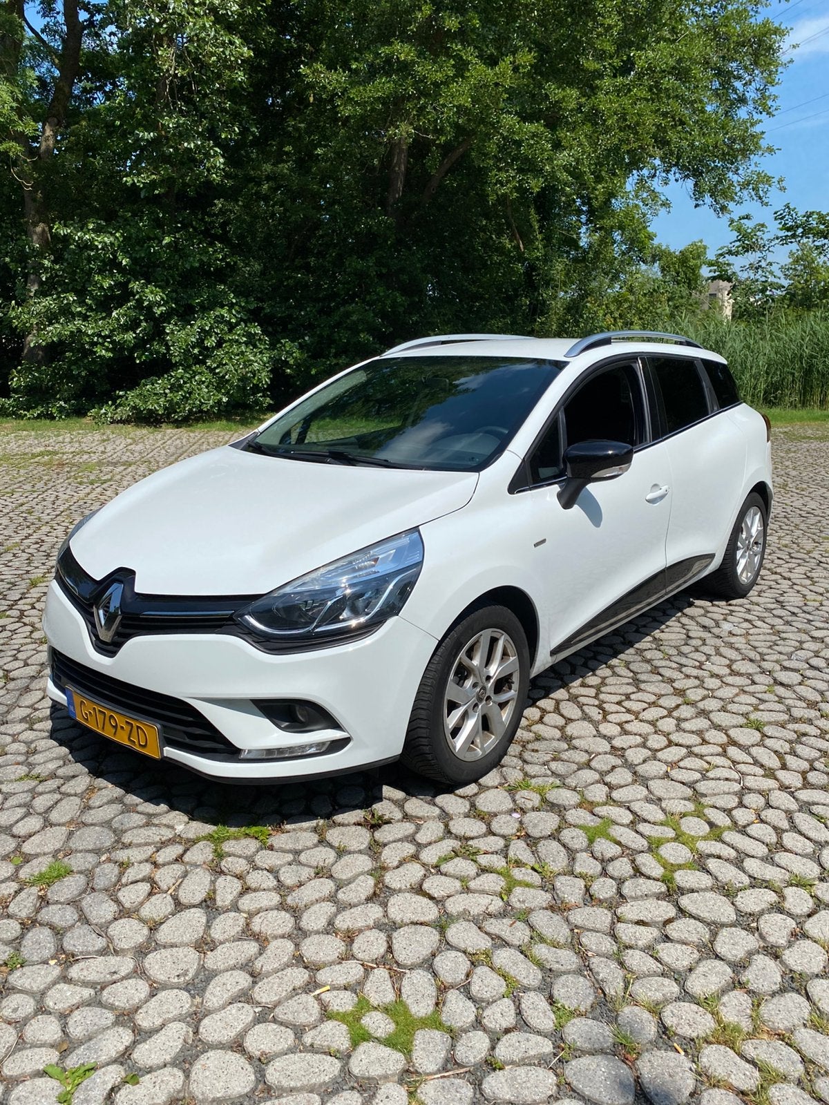 Renault Clio Estate 0.9 TCe Limited 2e Eigenaar APK t/m 2028, Auto's, Voorwielaandrijving, 898 cc, Stof, 1098 kg