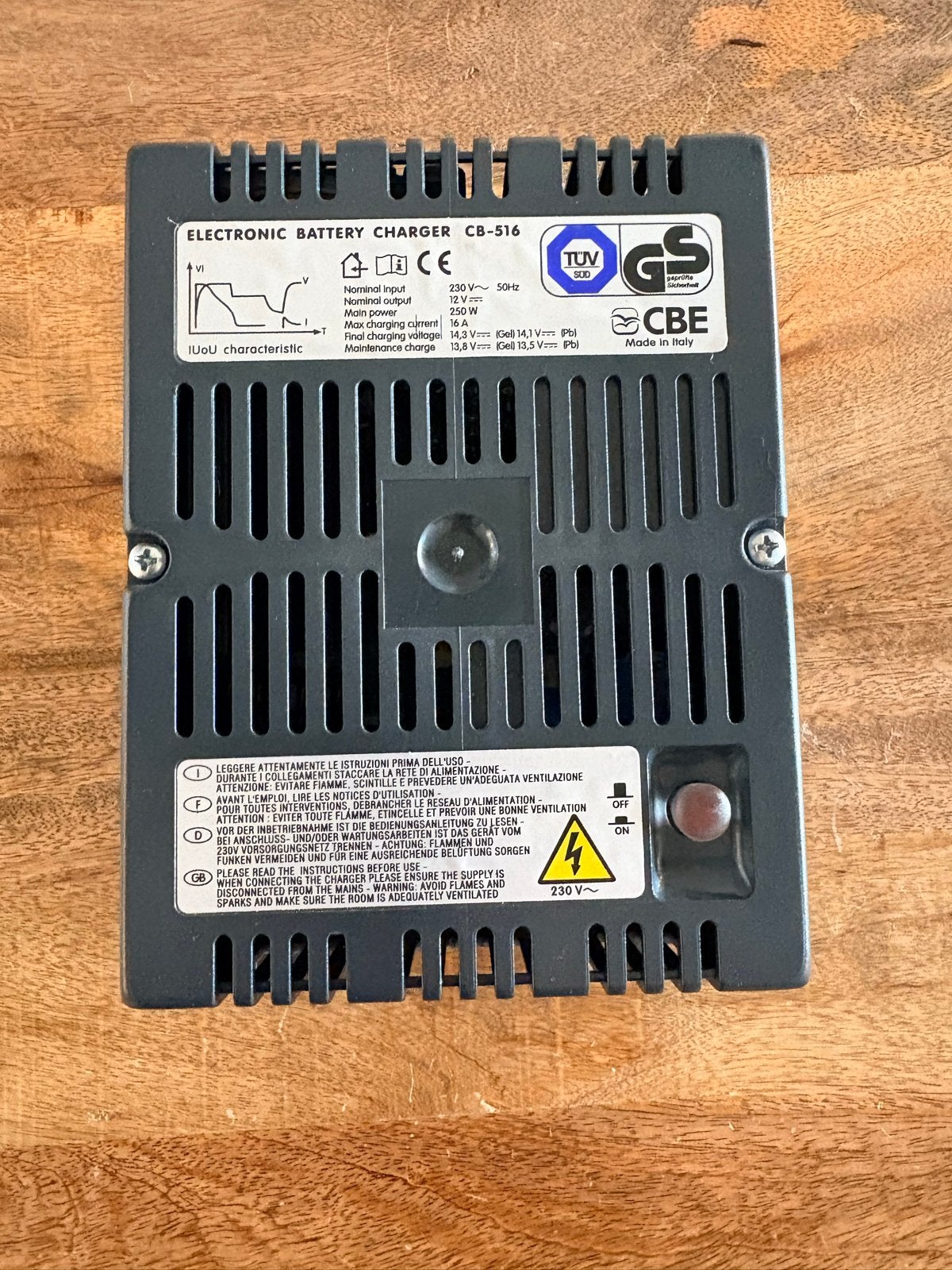 CBE Acculader CB-516 voor Caravan/Camper (AGM/Loodzuur), Caravans en Kamperen, Ophalen of Verzenden, Gebruikt