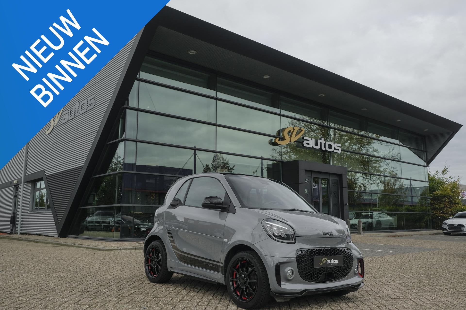 smart fortwo EQ BRABUS 82pk 18 kWh Edition 1 Panoramadak JBL, Auto's, Automaat, Achterwielaandrijving, Zwart, Verwarmde buitenspiegels