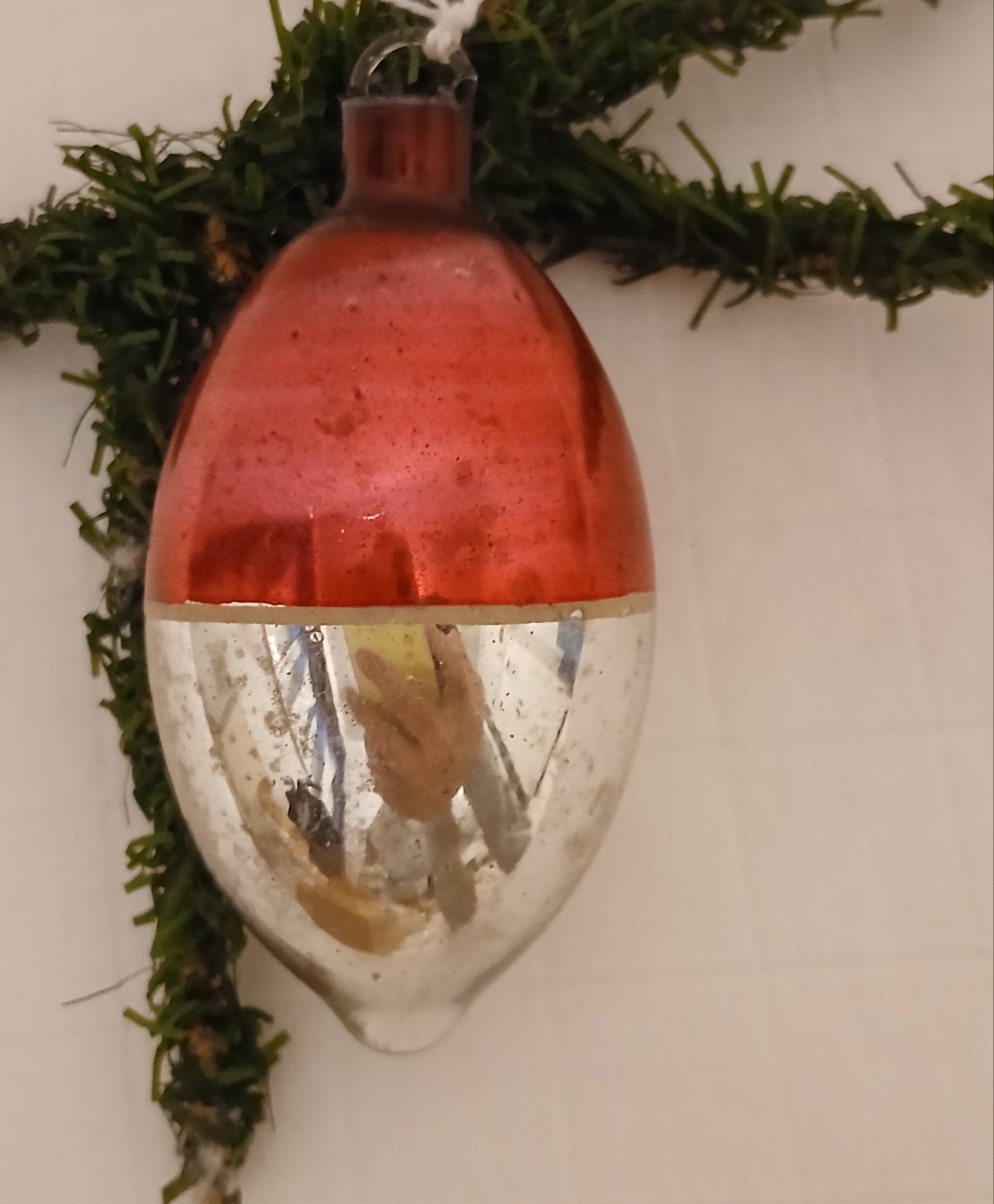 Oude Antieke Ajeko kerstbal olijf zilver rood, Verzenden