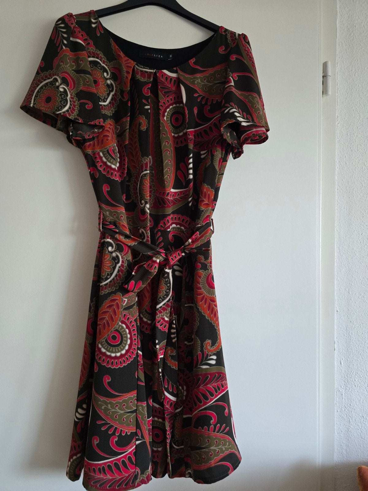 Prachtige LolaLiza jurk met paisley print (Nieuw!), Ophalen of Verzenden, Nieuw, Maat 36 (S), Boven de knie