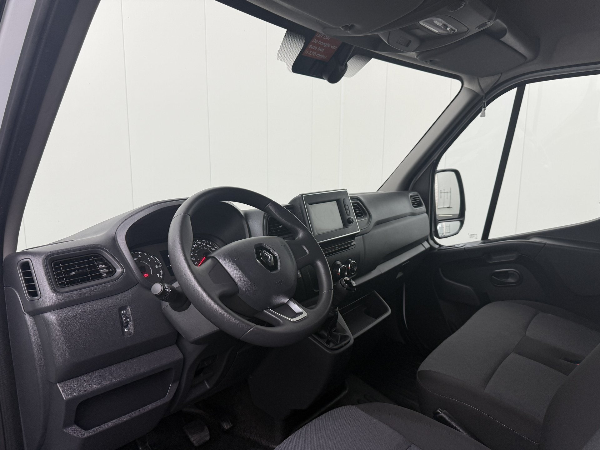Renault Master 2.3 DCI 135PK L2H2 Business | Multimedia | Ai, Voorwielaandrijving, 135 pk, Gebruikt, Euro 6