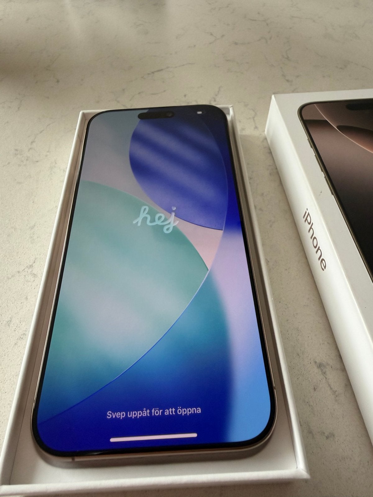 iPhone 16 Pro Max 256GB Desert Titanium - Zo goed als nieuw, IPhone 16 Pro Max, Zo goed als nieuw, Zonder simlock, Zonder abonnement