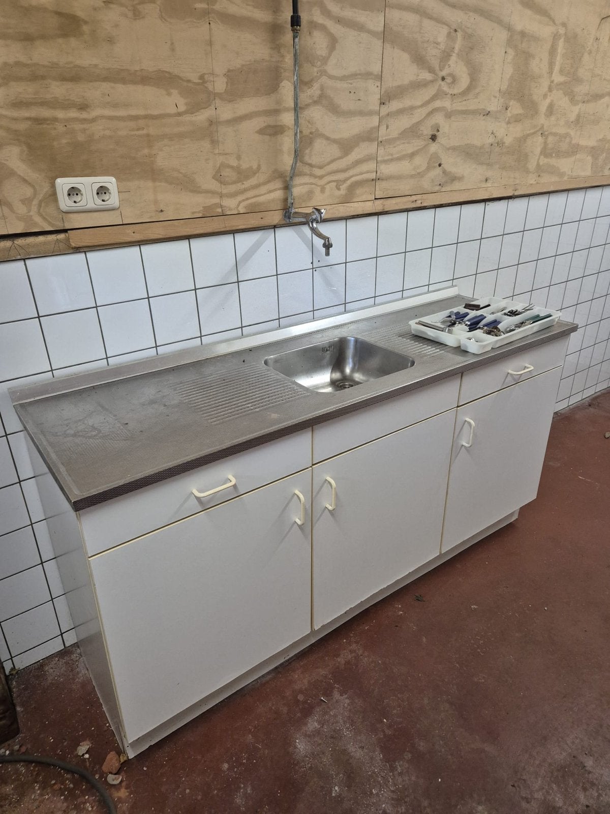 Gebruikte keuken met RVS blad en spoelbak, Ophalen, Gebruikt, Wit, Enkelwandige keuken