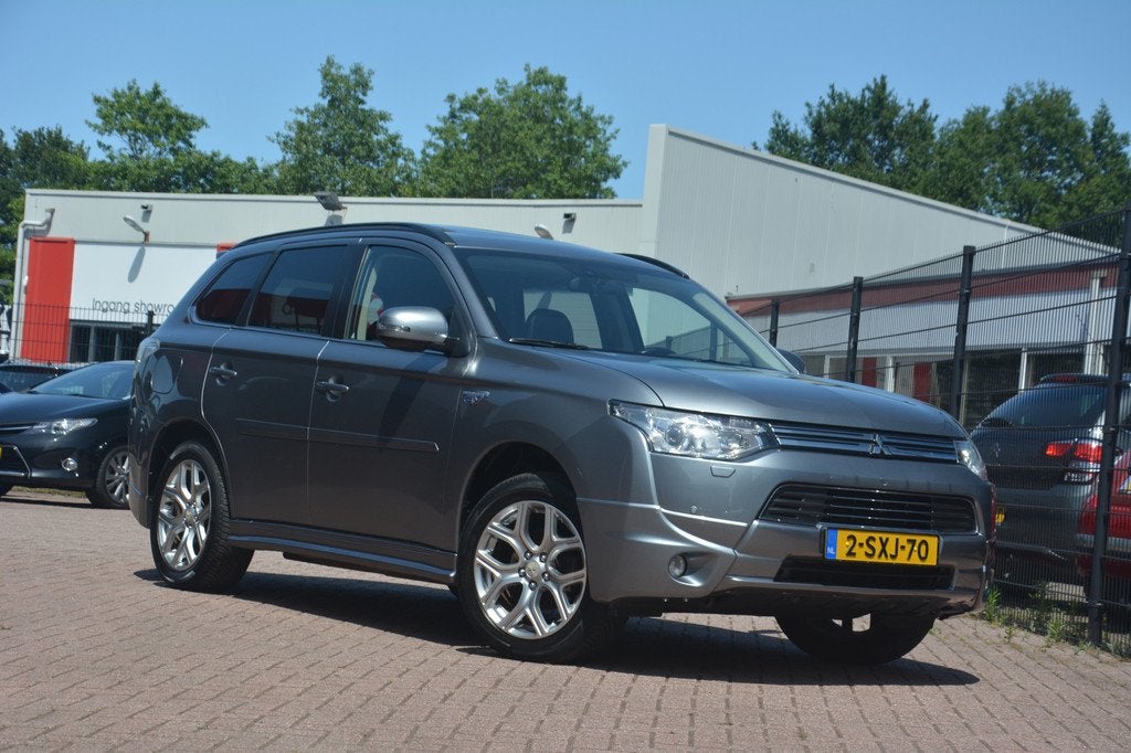 Mitsubishi Outlander 2.0 PHEV instyle | Navigatie | Leer | S, Auto's, Automaat, Zwart, 4 cilinders, Bedrijf